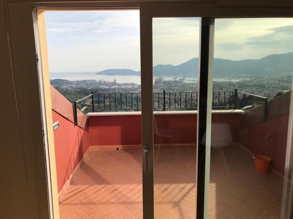 Апартаменты La Casa Con Vista Di Emma Веццано-Лигуре Экстерьер фото